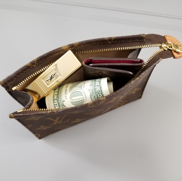 LOUIS VUITTON Classic Cosmetic Toiletry pouch Accessories/France - Picture 13 of 16